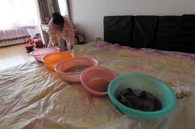 巫溪楼上漏水，住户失联，小区没物管，业主维权难！律师来支招……